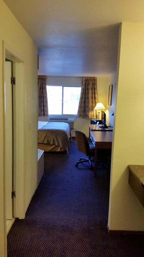 Riverwalk Inn & Suites Fort Atkinson Екстериор снимка