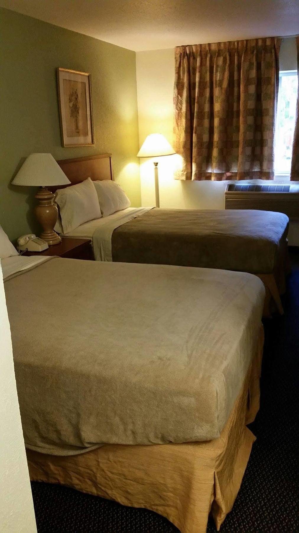 Riverwalk Inn & Suites Fort Atkinson Екстериор снимка